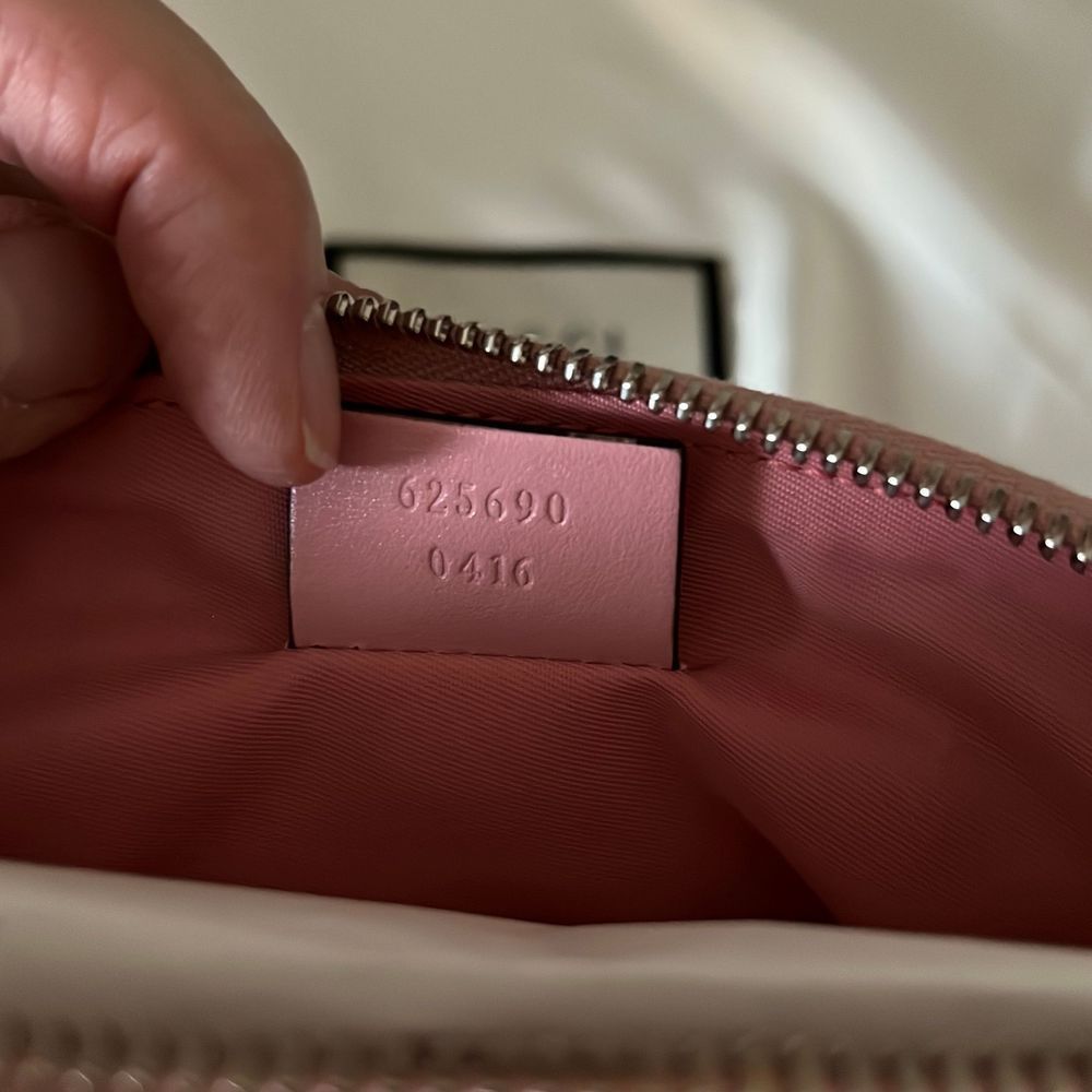 New Gucci Marmont 2.0 Calfskin Matelasse Makeup Bag - Picture 10 of 11